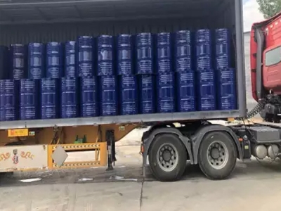 滄州胡經理訂購的長效乳化油裝車發(fā)貨